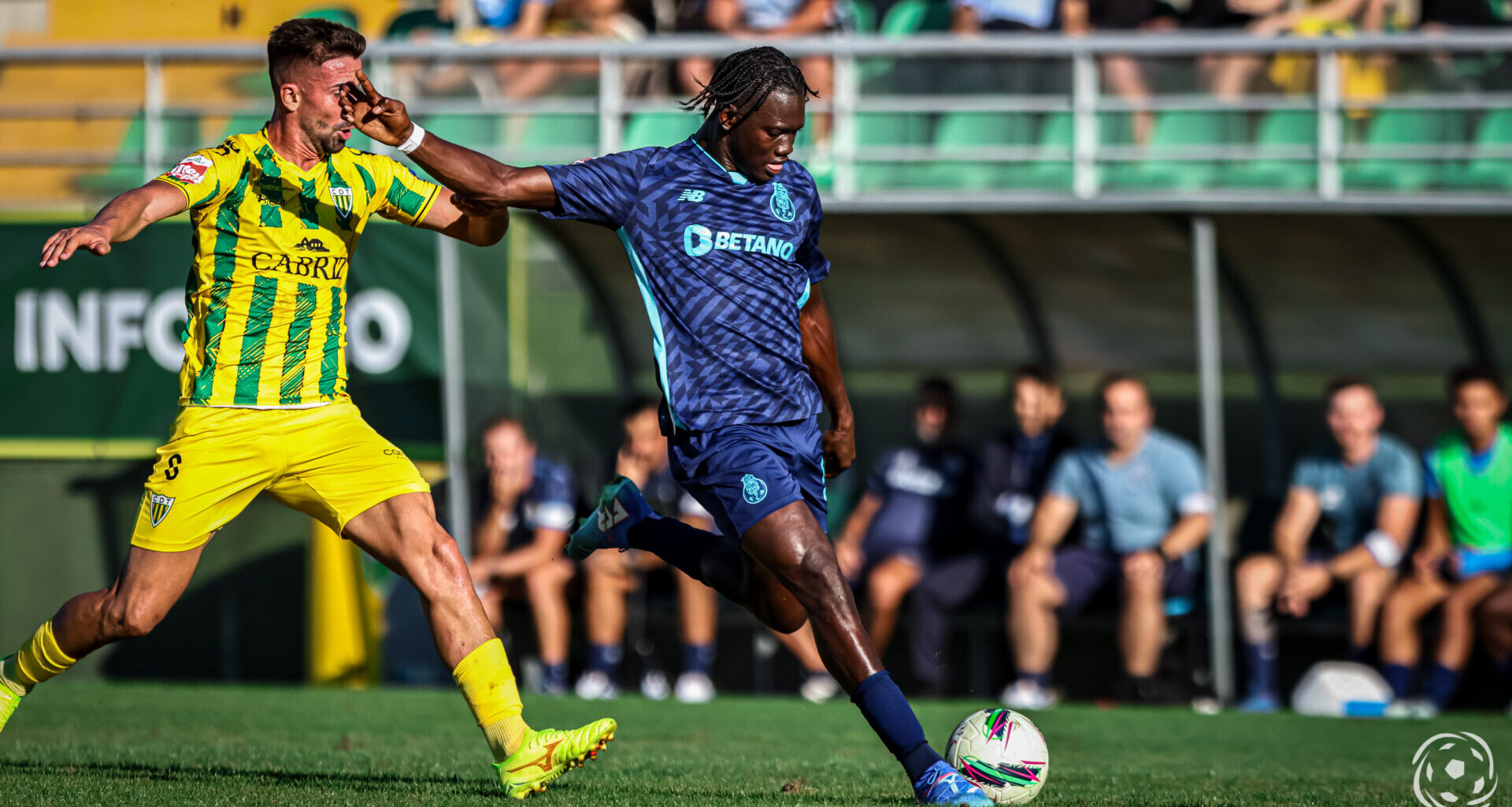 FC Porto renova o contrato de jovem promessa e inscreve médio