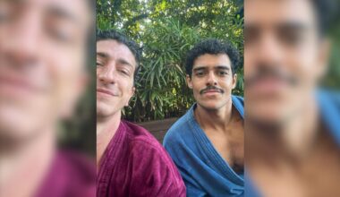 Ator da Globo aparece nu em cena ousada de série e choca web