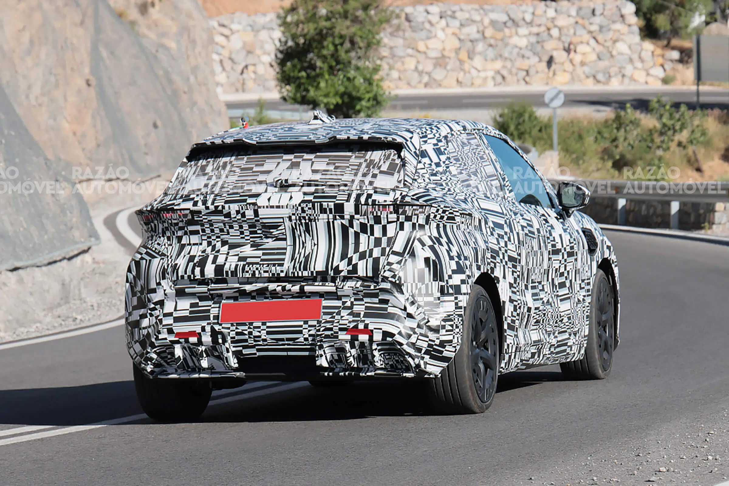 CUPRA Raval foto-espia traseira