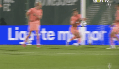 FC Porto soma pontos com golos irregulares e penáltis por marcar