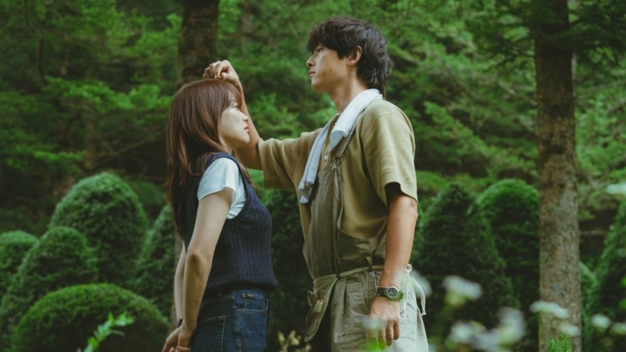 Song Joong Ki e Chun Woo Hee vivem momentos fofos em imagens inéditas de 'My Youth'