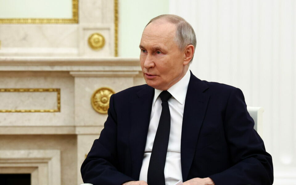 Putin encoraja Eslováquia a cortar fornecimento de energia a Kiev