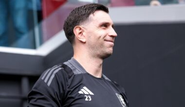Emiliano Martínez com futuro definido após não rumar ao Manchester United