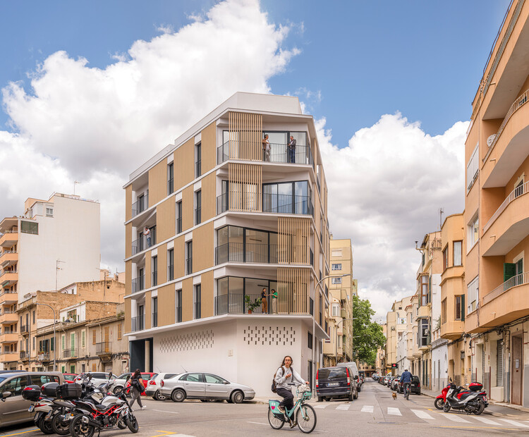 Edifício Residencial Foners / gon architects - Fotografia de Exterior, Balcão