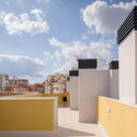 Edifício Residencial Foners / gon architects - Fotografia de Exterior, Balcão