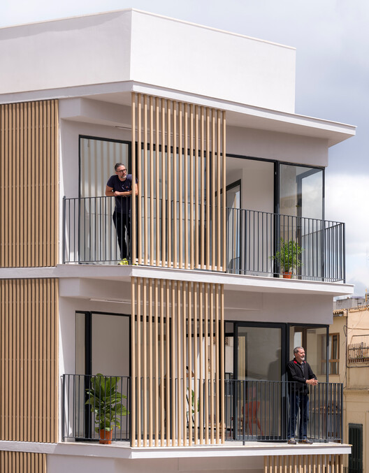 Edifício Residencial Foners / gon architects - Fotografia de Exterior, Balcão