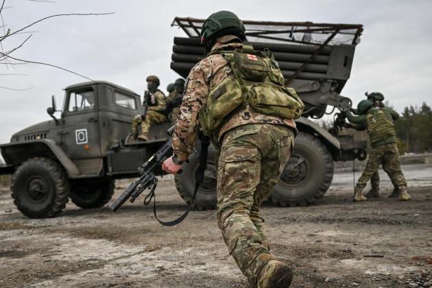 Ucrânia: Rússia reúne 100 mil soldados perto de Pokrovsk enquanto Putin anuncia ganhos "em todas as frentes"