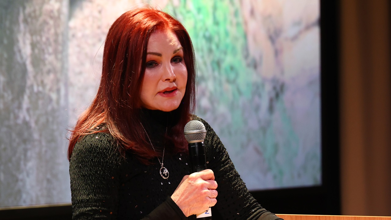 Priscilla Presley relata perda da filha Lisa Marie: 'Segundo dia mais triste da minha vida'
