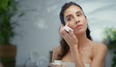 Dermatologia na saúde da mulher: Como a menopausa afeta a saúde da pele, cabelos e unhas?