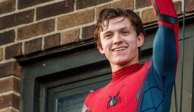 'Homem-Aranha: Um Novo Dia': Tom Holland revela que precisa trocar de traje a "cada duas semanas"