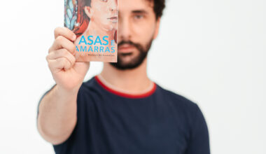 Escritor capixaba Matheus de Drummond lança livro ‘Asas e Amarras’ em jantar solidário na Associação GOLD