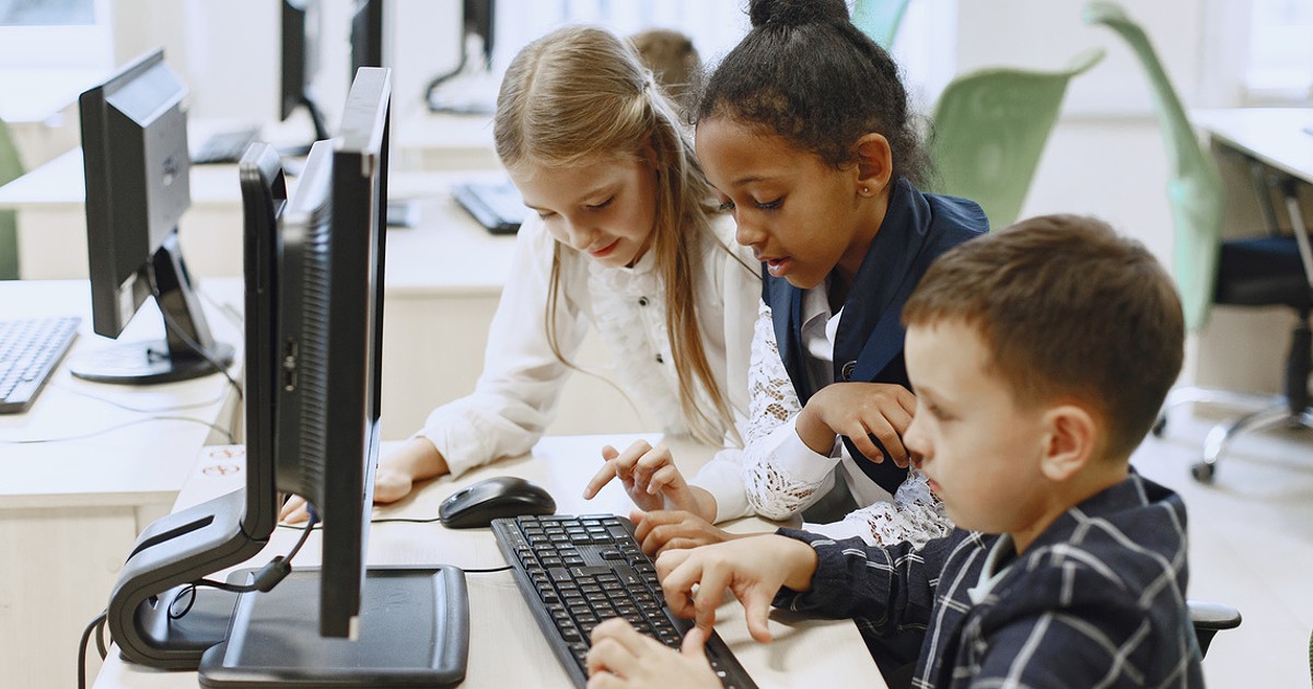 Computadores avariados, falta de técnicos e falhas na Internet continuam a dificultar o trabalho nas escolas - Computadores