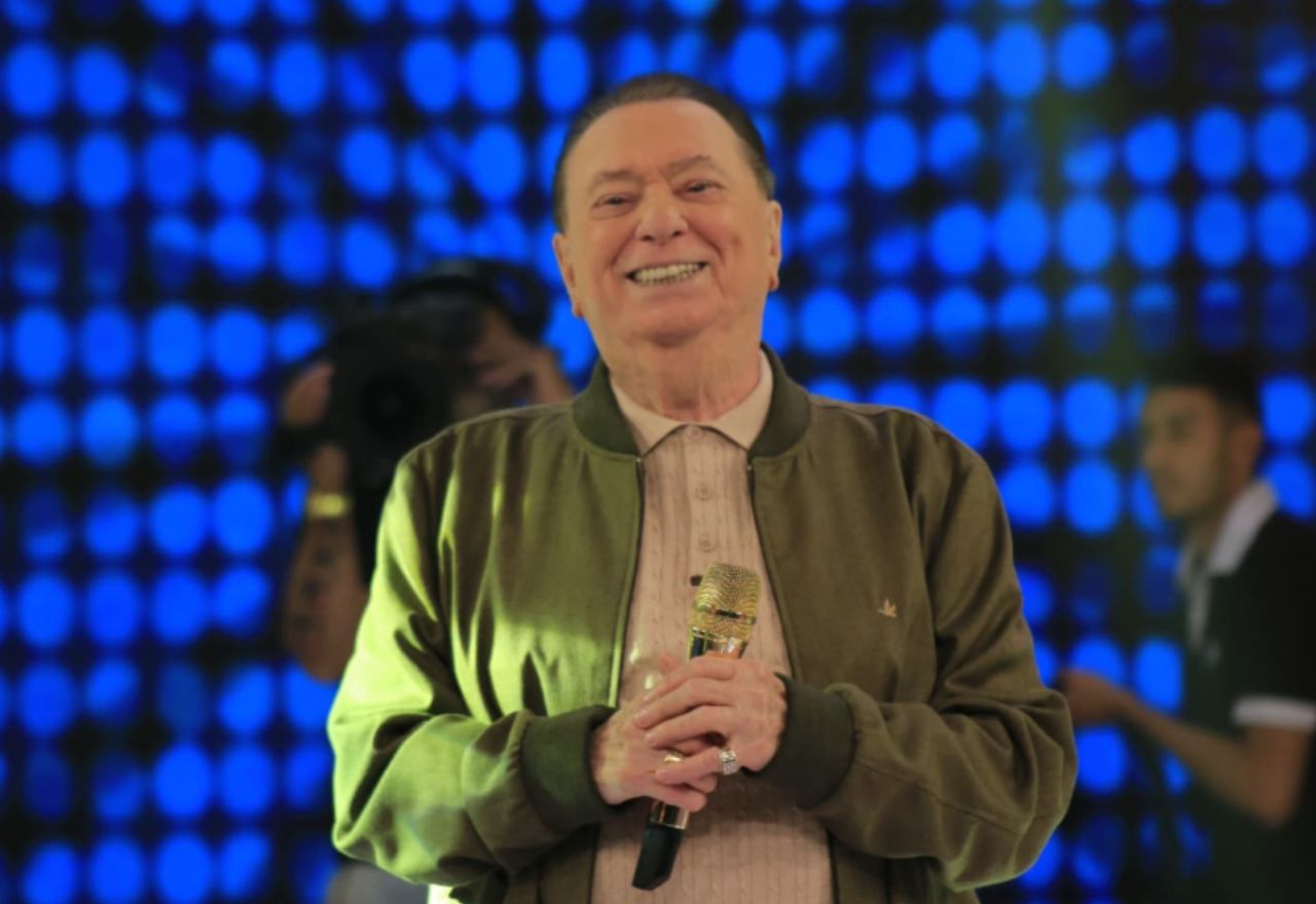 Apresentador Raul Gil é internado em hospital de São Paulo