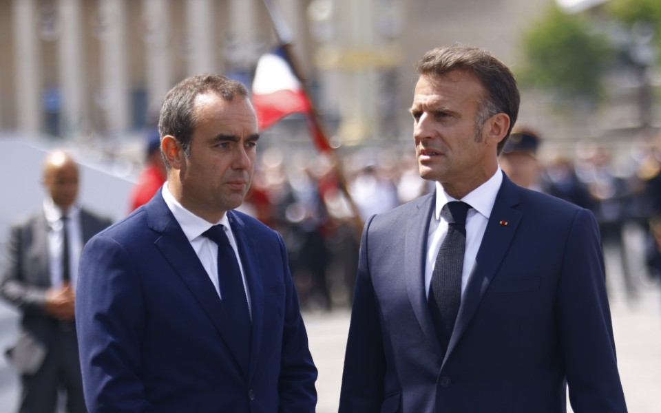 Governo francês pondera imposto para os super-ricos