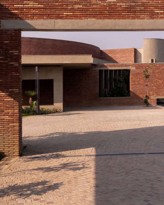 Casa Santuário / RENESA Architecture Design Interiors Studio - Fotografia de Exterior, Tijolo, Concreto