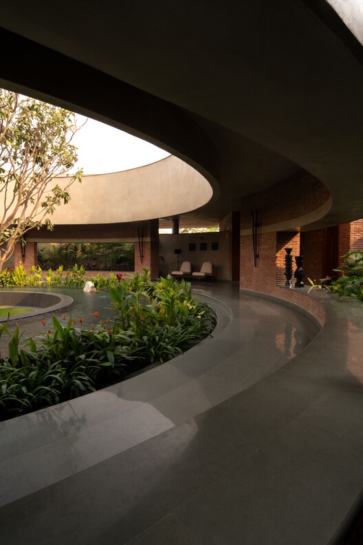 Casa Santuário / RENESA Architecture Design Interiors Studio - Imagem 18 de 36
