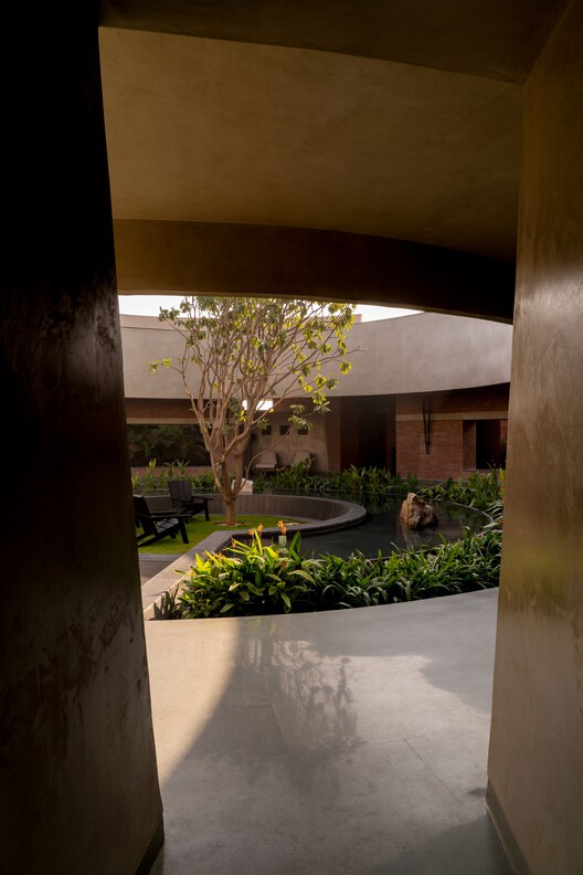 Casa Santuário / RENESA Architecture Design Interiors Studio - Imagem 21 de 36