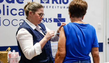 Covid-19 volta a crescer no Rio: o que você precisa relembrar sobre prevenção, vacinação e sintomas
