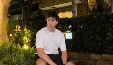 Jovem de 18 anos cria app de IA no quarto e transforma-a num negócio de 1,3 milhões de euros mensais
