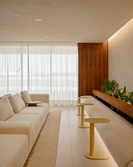 Terminal BTG Pactual / Perkins&Will São Paulo - Fotografia de Interiores, Sala de Estar, Madeira, Mesa, Cadeira