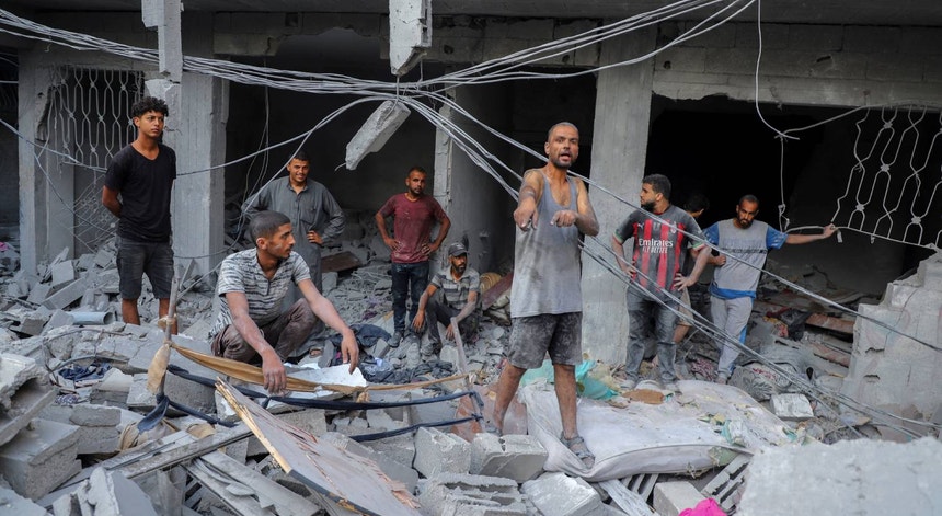 Israel intensifica ofensiva terrestre. Dois hospitais de Gaza desativados