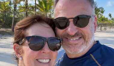 Renata Capucci posta foto com o marido para celebrar casamento