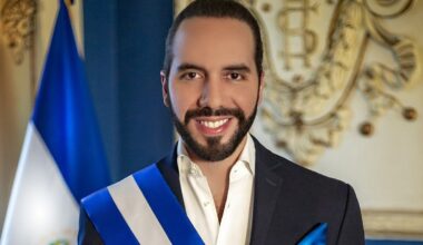 Penteado 'Edgar' proibido nas escolas de El Salvador, onde "a democracia está a morrer"