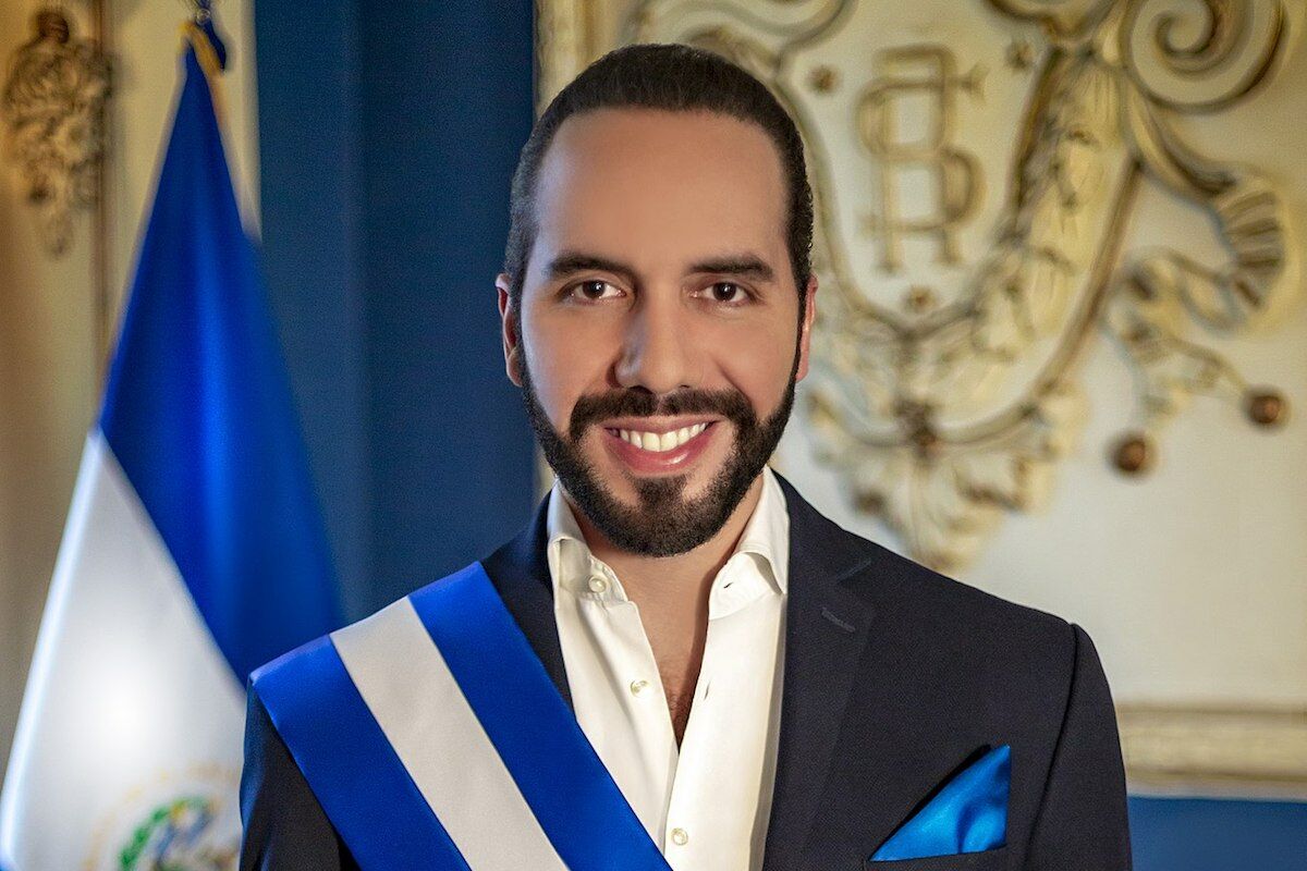 Penteado 'Edgar' proibido nas escolas de El Salvador, onde "a democracia está a morrer"