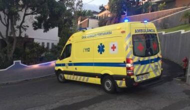 Homem ferido na cabeça após queda num bar
