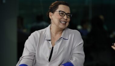 Ana Beatriz Nogueira lembra surtos em 'Caminho da Índias' e conta que Malu Mader e Patrícia Pillar aprenderam a aplicar injeções para tratá-la
