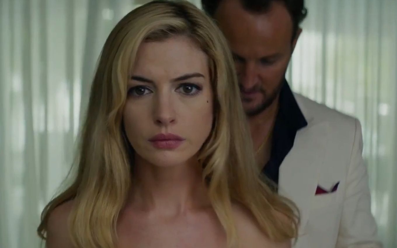 O suspense com Anne Hathaway que foi traído pelo próprio roteiro
