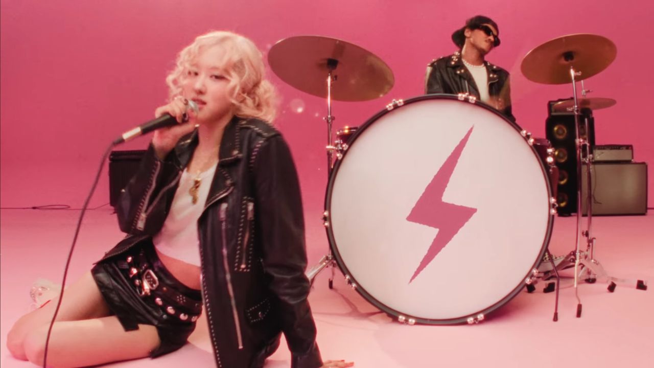 Foto divulgação Rosé, do BLACKPINK, e Bruno Mars em 'APT.'