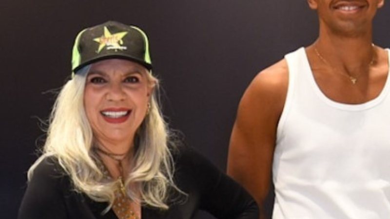 Filho de Astrid Fontenelle surge mais alto que a mãe em rara aparição no The Town