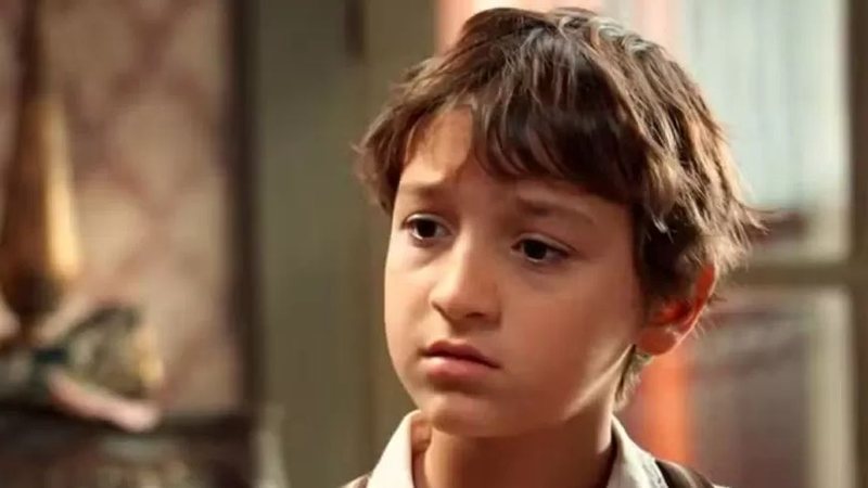 Ator mirim de novela da Globo tem crise, é internado e passa por cirurgia