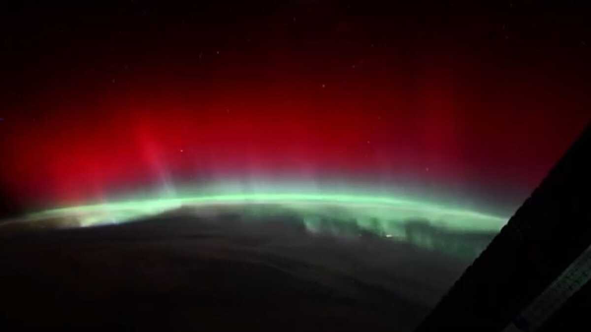 VÍDEO: astronauta da Nasa faz registro raro de aurora vermelha