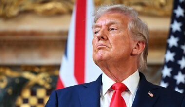 "Ele desiludiu-me mesmo muito". Trump reitera decepção com Putin