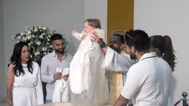Virginia Fonseca batiza o filho caçula, José Leonardo, antes da festa de aniversário