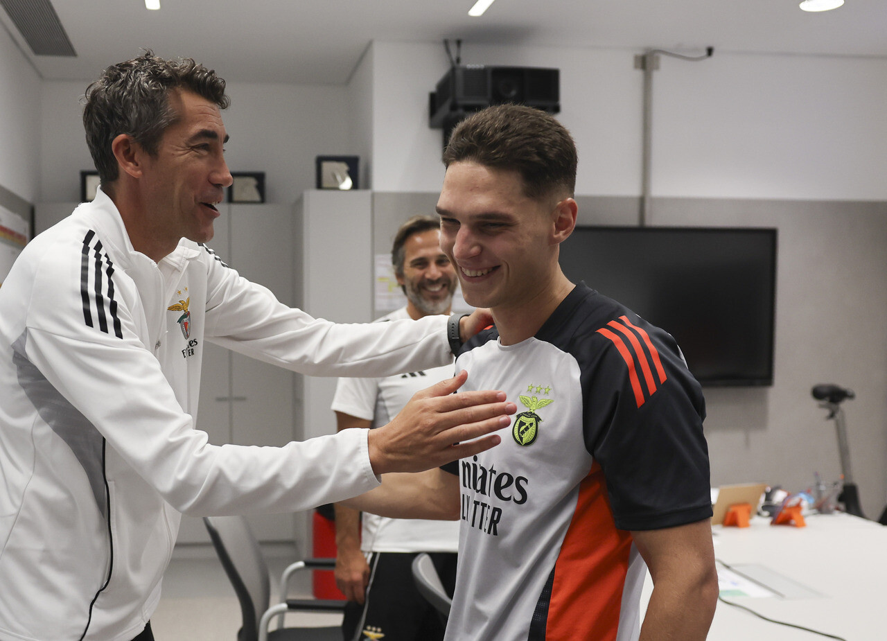 A conversa com Lage e o reencontro com Trubin: a estreia de Sudakov no Seixal - O Jogo