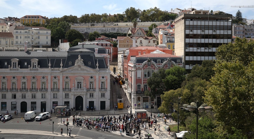 Câmara de Lisboa reúne para discutir responsabilidades sobre acidente com elevador da Glória