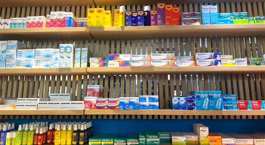 Trump anuncia tarifas de 100% sobre medicamentos. Bruxelas garante que UE está protegida