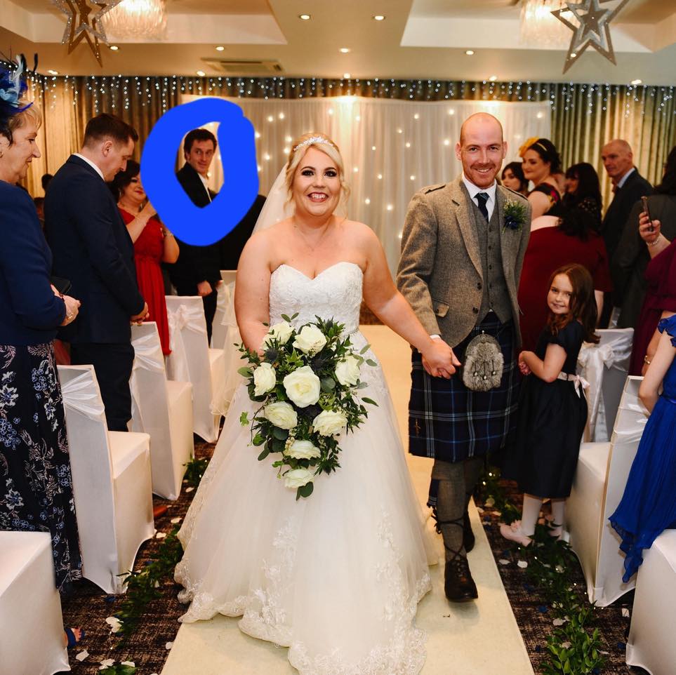 Quatro anos depois, casal descobre identidade do ‘penetra’ do casamento