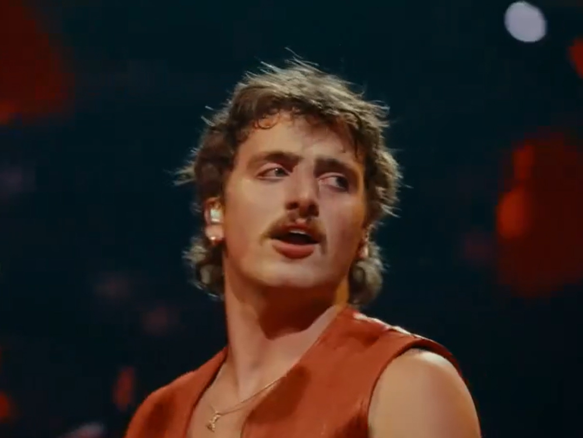 Benson Boone canta Bruno Mars, Lady Gaga, Adele e mais: veja 7 covers apresentados na turnê