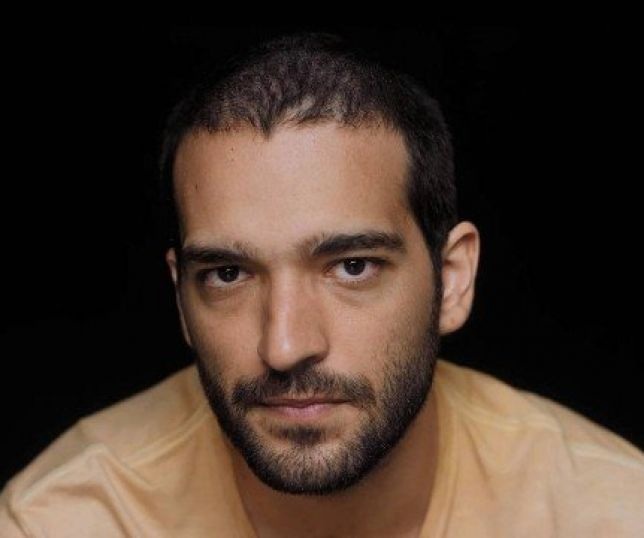 Humberto Carrão celebra aniversário com elenco de Vale Tudo