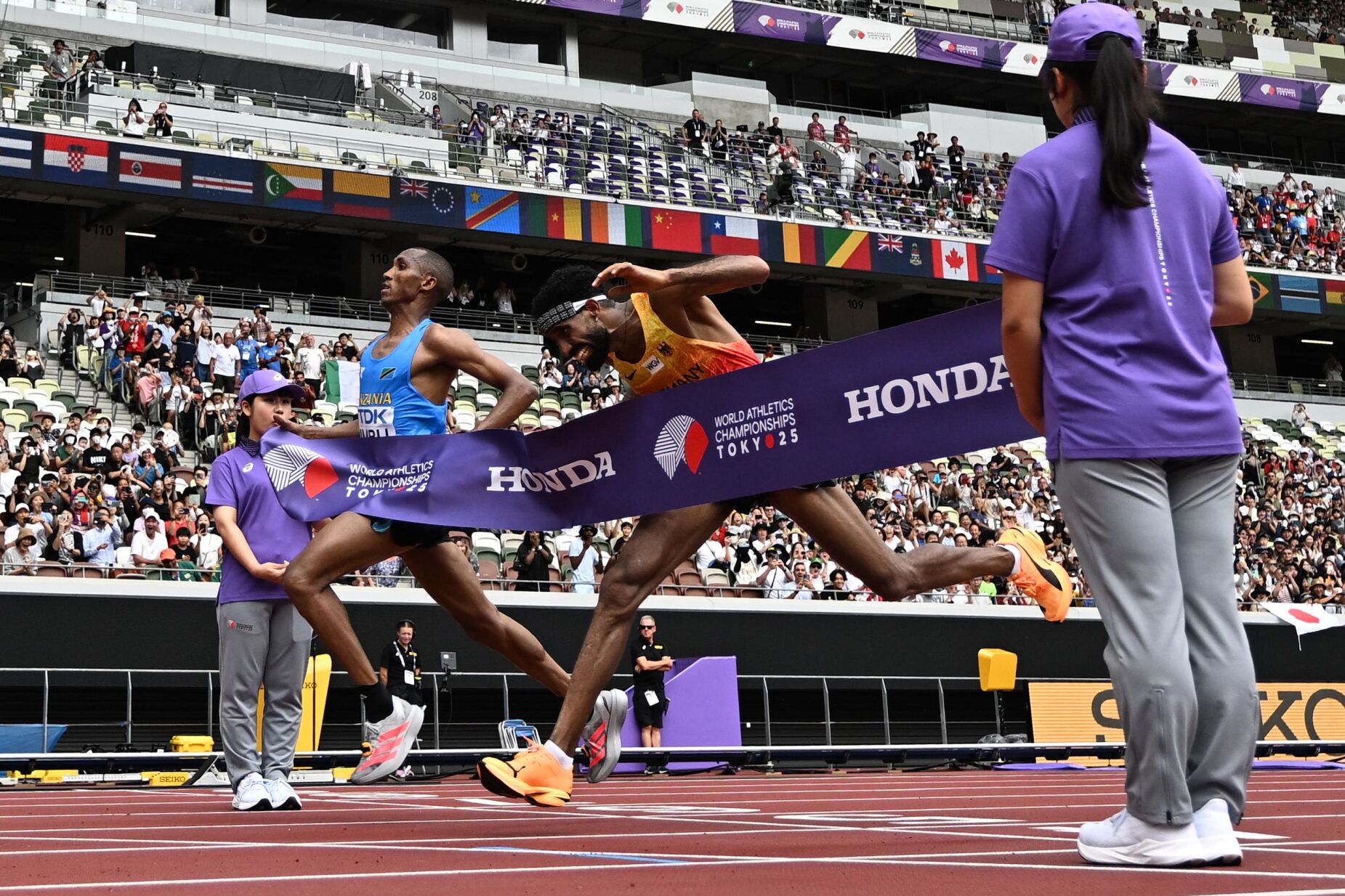 Foi preciso "photo finish" para encontrar vencedor da maratona nos Mundiais de atletismo