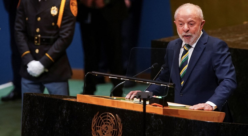 Lula aponta aos EUA. Presidente brasileiro denuncia na ONU "agressão inaceitável contra poder judiciário" do país