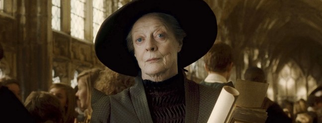 Maggie Smith, como a professora Minerva, em cena de 'Harry Potter' — Foto: Divulgação