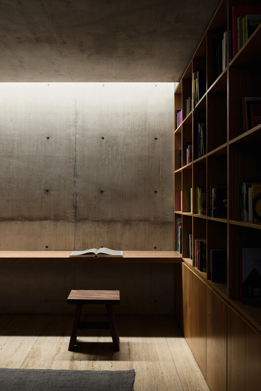 Casa Tao / HW Studio - Fotografia de Interiores, Armário, Madeira, Prateleira