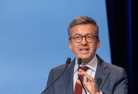 Livro pessoal de Carlos Moedas abre polémica: autarca usou meios da Câmara de Lisboa para promover obra