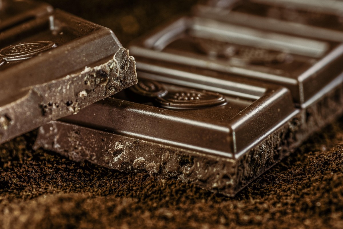 Os compostos do chocolate podem ajudar a retardar o envelhecimento? Cientistas sugerem que sim