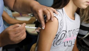 Vacina contra a dengue para crianças de 6 a 14 anos começa em BH